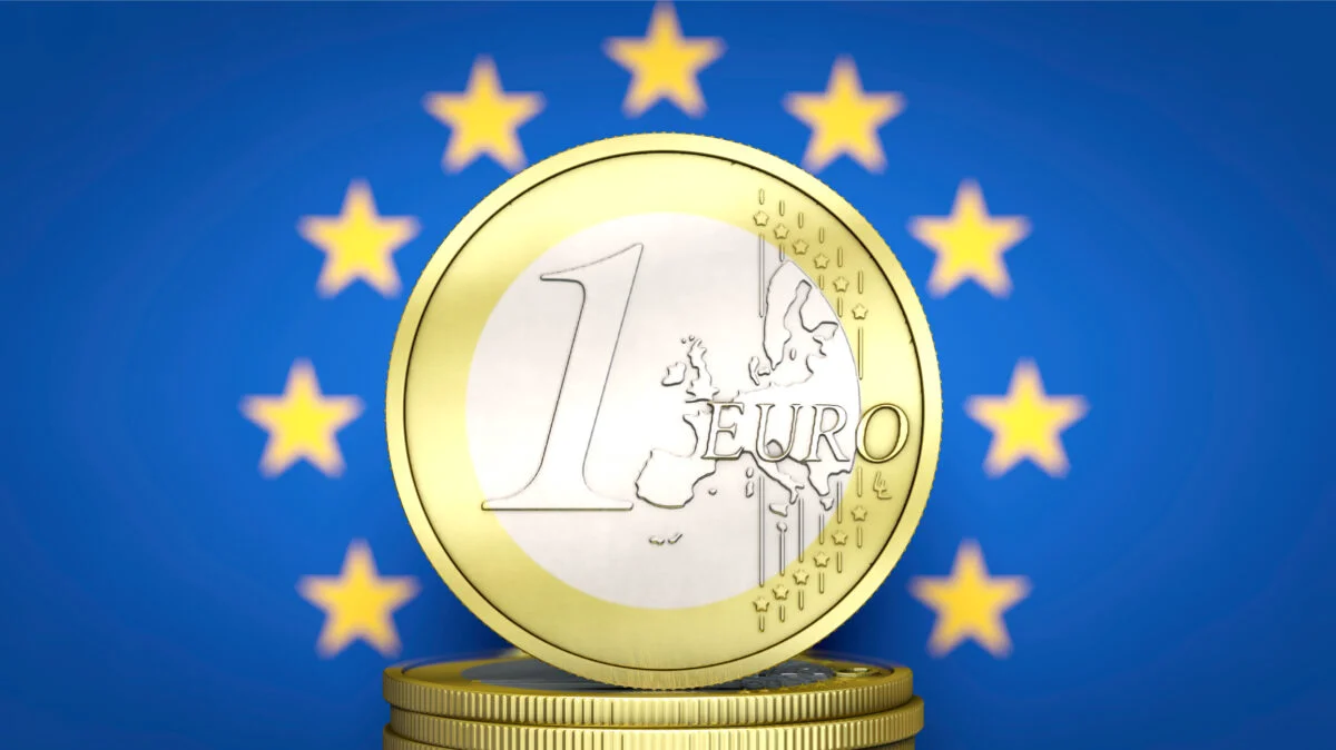 Economia zonei euro a rezistat mai bine decât se estima în fața taxelor americane. Impactul asupra creșterii și inflației a fost moderat