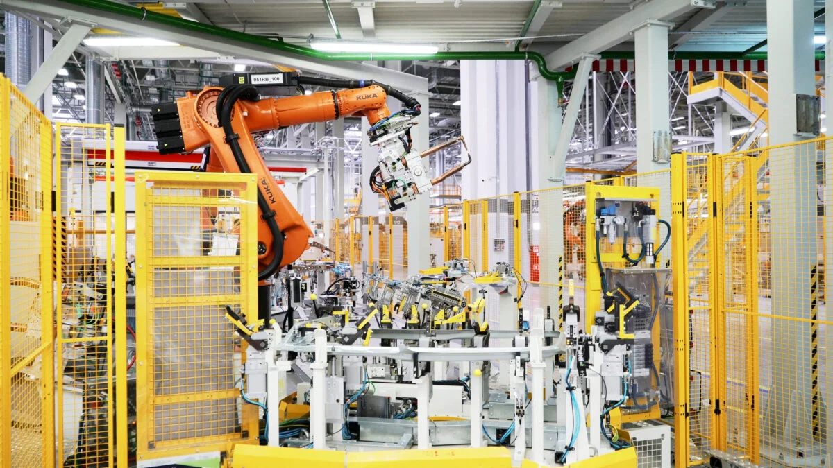 Germanii de la STIHL au inaugurat o nouă fabrică în România. Ilie Bolojan: Cei din companiile private duc ţara noastră în spate