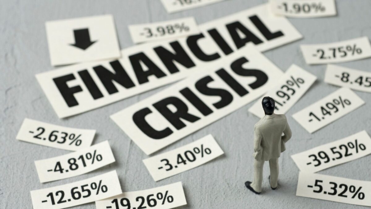 Gheorghe Piperea: Furtuna financiară a început și vine tot din bănci