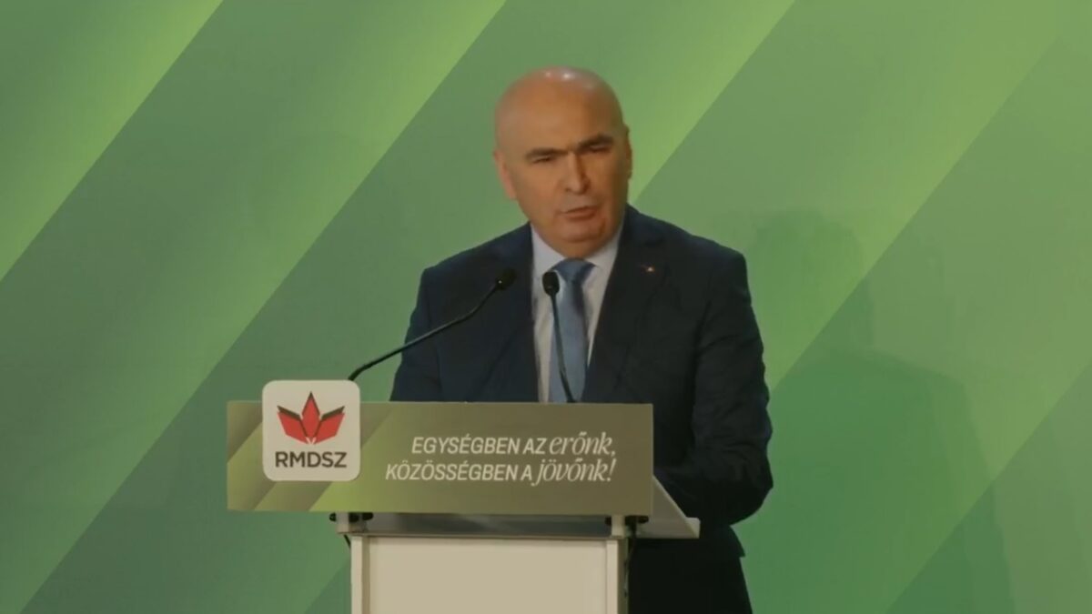 Gestul de neexplicat făcut de Ilie Bolojan la Congresul UDMR. Dan Andronic: Știe că acest imn era predat în timpul ocupației Transilvaniei?