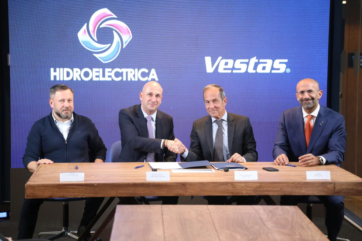 Hidroelectrica și Vestas semnează contract de mentenanță pentru Parcul Eolian Crucea Nord