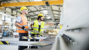 INS În august 2025, comenzile noi din industria prelucrătoare au scăzut cu 28,5%, față de iulie 2025