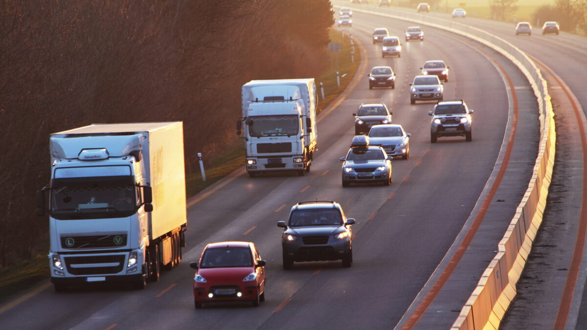 Senzori pe autostradă, direct în asfalt. Amenzile vor fi generate automat. Unde se aplică noul sistem pentru șoferi