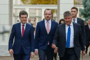 Ministrul Sănătății și președintele României, vizită la Antibiotice Iași: Este crucial ca România să își consolideze capacitatea de a produce medicamente sigure
