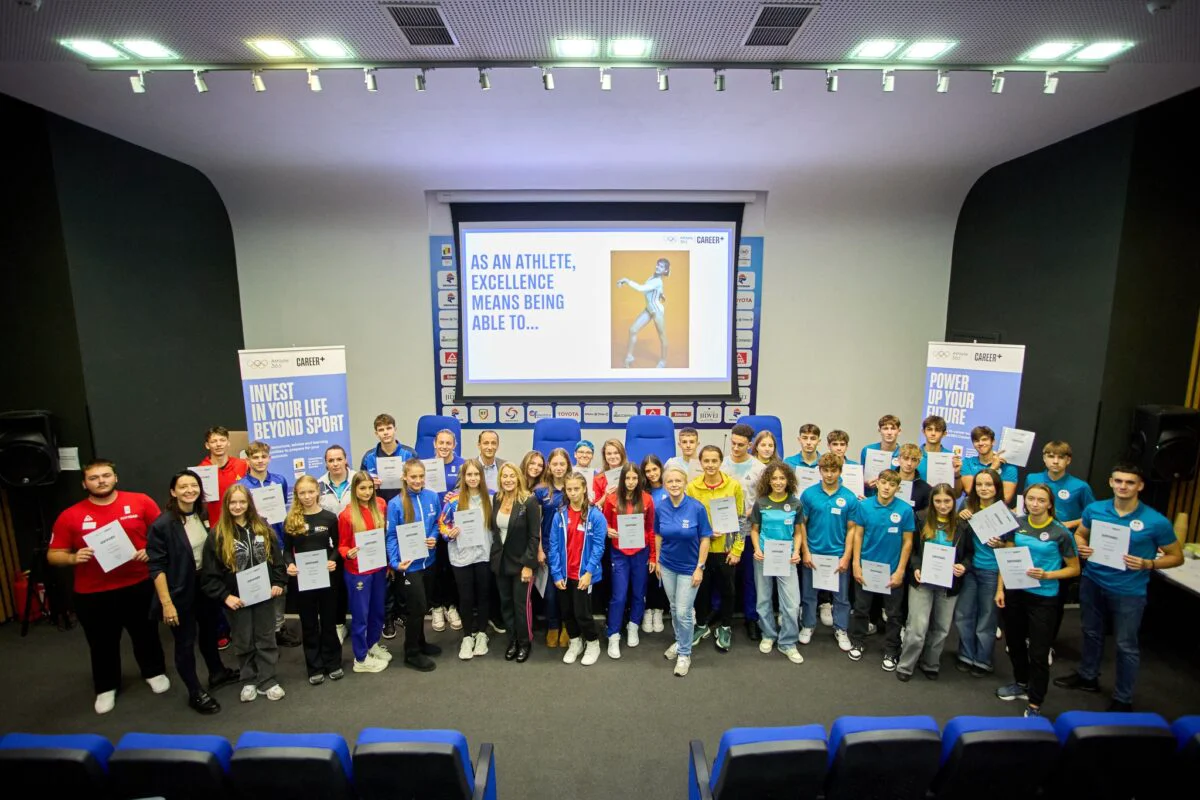 Nadia Comăneci la Athlete 365, Power Up Your Future, COSR diplome pentru 40 de sportivi