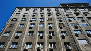 Noile reguli schimbă aspectul orașelor. Fără aparate de aer condiționat pe fațadele blocurilor