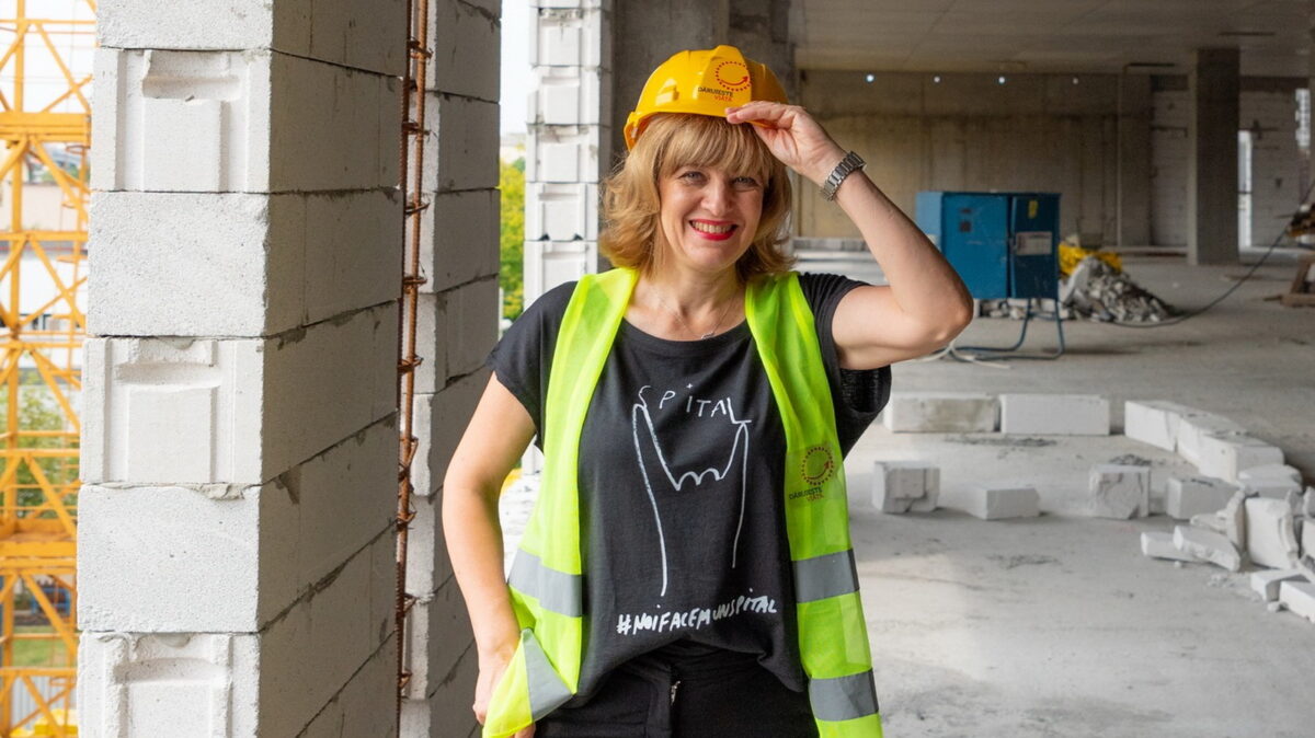 Câți bani încasează lunar Oana Gheorghiu. Asociația „Dăruiește Viață” ar fi făcut bani din plasamente speculative