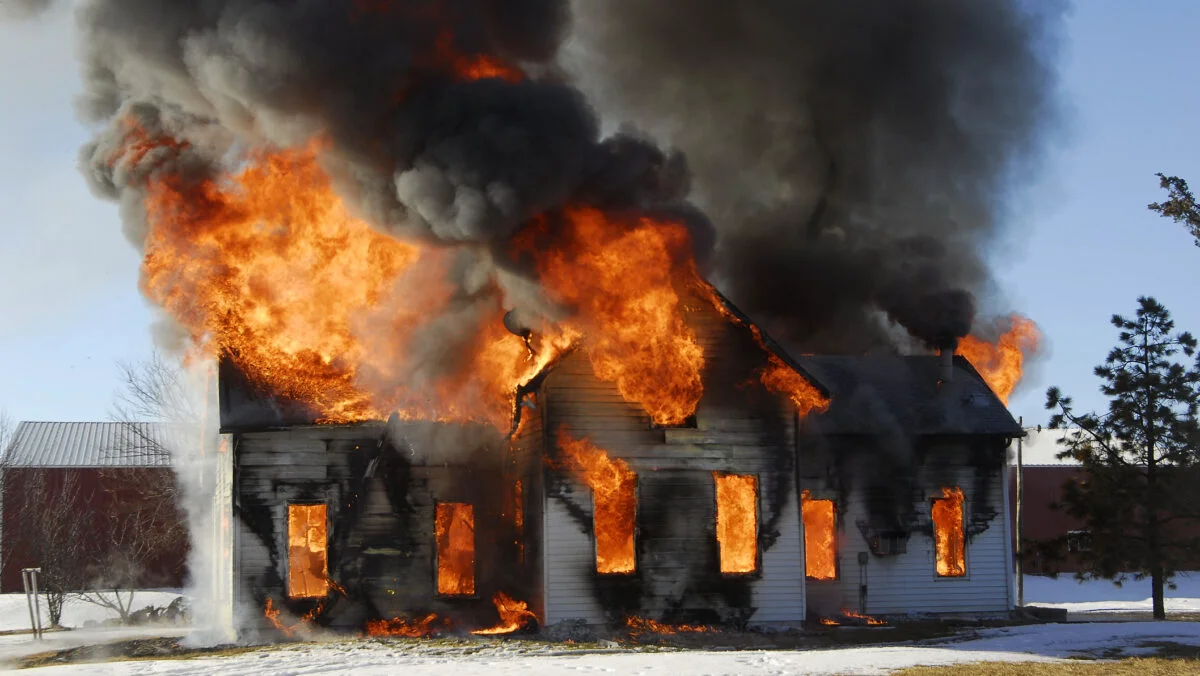 Pericol de incendii în sezonul rece. Măsuri obligatorii pentru prevenirea incendiilor la sobe și instalații electrice