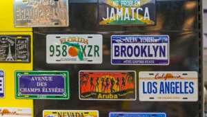 Plăcuțe de înmatriculare personalizate Șoferii români vor putea alege combinații personalizate, ca în filme