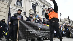 Polițiștii de penitenciare ies la protest Nu mai suportăm haosul și tăierile de buget