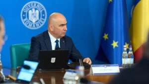 Premierul Bolojan Impozitul pe cifra de afaceri trebuie reanalizat. Să-i penalizăm pe cei care abuzează, dar în acelaşi timp să nu penalizăm investiţiile
