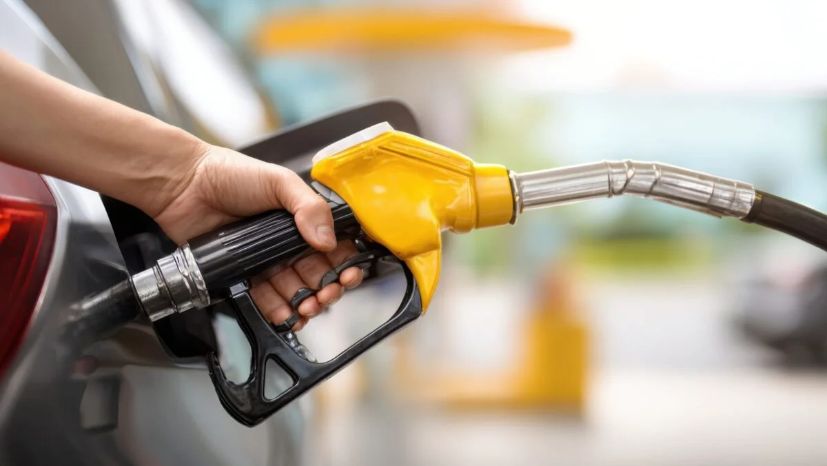 Prețuri carburanți. Cât plătesc azi, 4 octombrie, șoferii cu mașini pe benzină și motorină