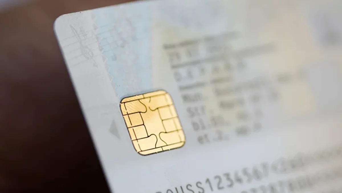 Cărțile de identitate electronice provoacă probleme. Mii de români nu pot folosi documentele