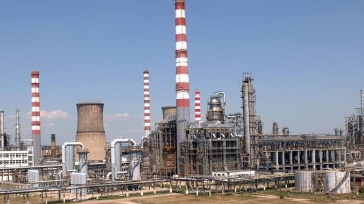 Explozie la rafinăria Lukoil din Ploiești. O persoană a fost rănită
