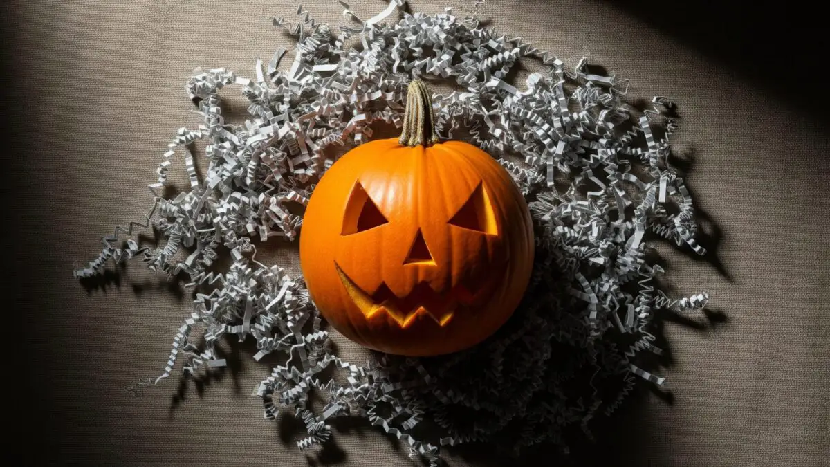 Halloween 2025. Cum se sculptează și decorează corect dovleacul. Rețeta simplă de plăcintă de dovleac care-ți va aduce numai laude