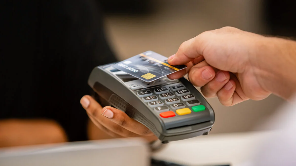 Probleme la plata cu cardul în România: O defecțiune majoră a paralizat plățile cu cardul în magazine, în restaurante și la CFR