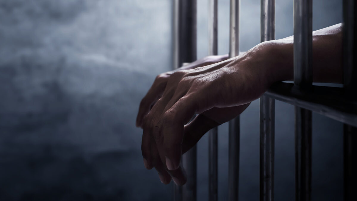 România spune „Stop!” căsătoriilor între copii. Fotografii, șoferii și preoții pot ajunge la închisoare