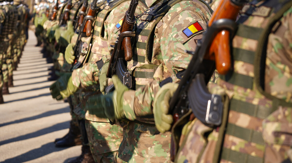 Serviciu militar. Românii din străinătate pot fi chemați la mobilizare în 15 zile. S-a schimbat legea pe 2 octombrie