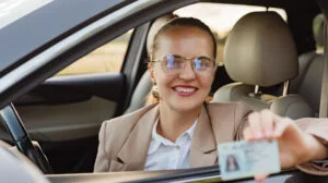 Se schimbă permisul de conducere. Ce trebuie să știe șoferii despre noile modificări