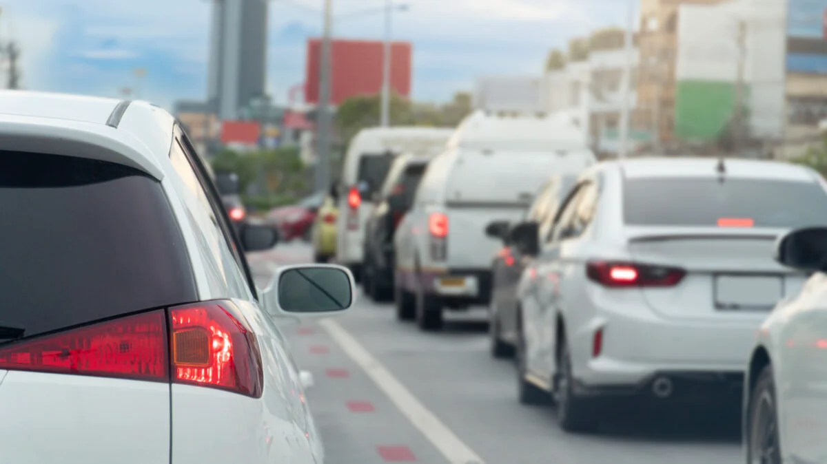 Codul Rutier 2025. Regulă obligatorie la parcare. Se aplică amendă de până la 1.000 de lei pentru frână