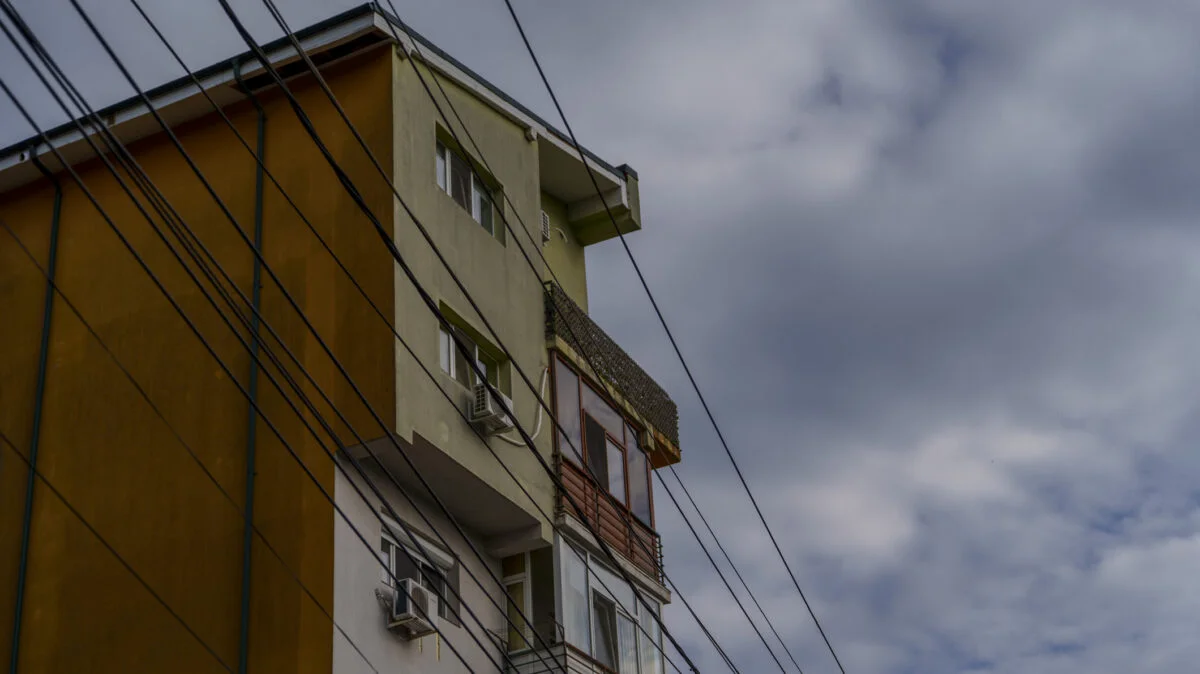 Proprietarii de apartamente sau garsoniere pot fi obligați la despagubiri. Anunț pentru cei care au balcon. La ce trebuie să fiți atenți