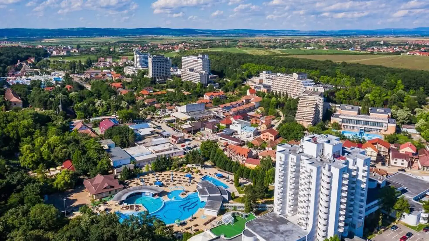 Vacanță pe banii statului pentru pensionari. Tratament balnear disponibil în Bihor. Lista completă a stațiunilor și condițiile de acordare