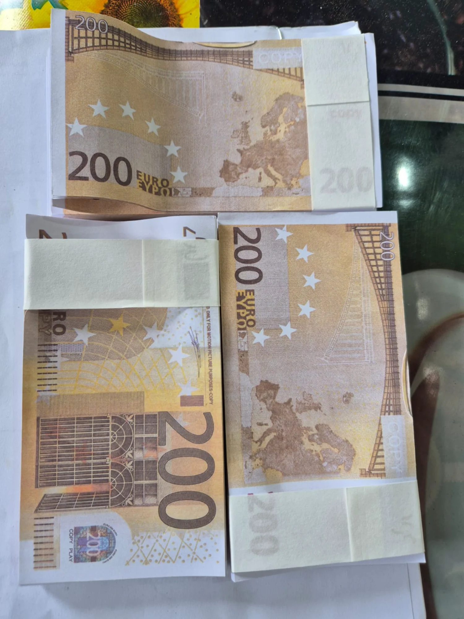 bani falși 3
