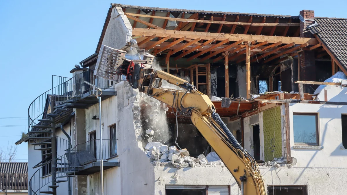 Proprietarii expropriați pierd sume uriașe. Doar 3 din 10 români contestă despăgubirile primite de la stat