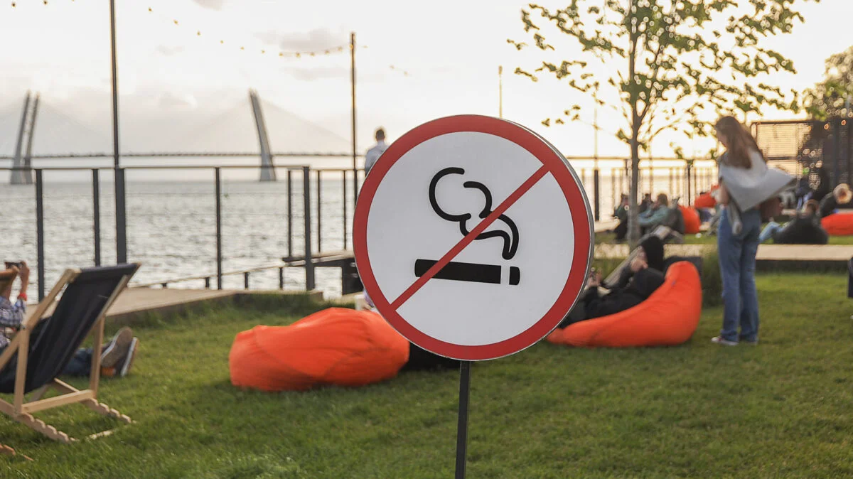 interzis fumat pe plaje, parcuri