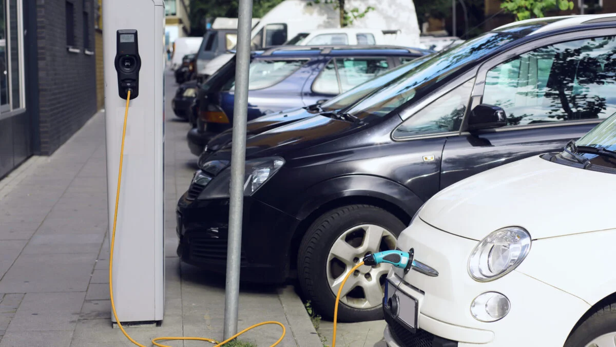 Mașină electrică sau pe benzină/motorină. Află cât te costă cu adevărat întreținerea în 2025
