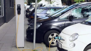 Mașină electrică sau pe benzinămotorină Află cât te costă cu adevărat întreținerea în 2025