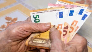 pensii, pensionari, euro