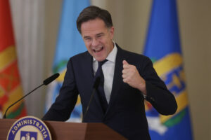 Nicușor Dan, președintele României și Mark Rutte, secretarul general NATO