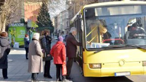 Abonamente gratuite de transport pentru seniori și persoane vulnerabile în 2026. Unde se aplică gratuitatea