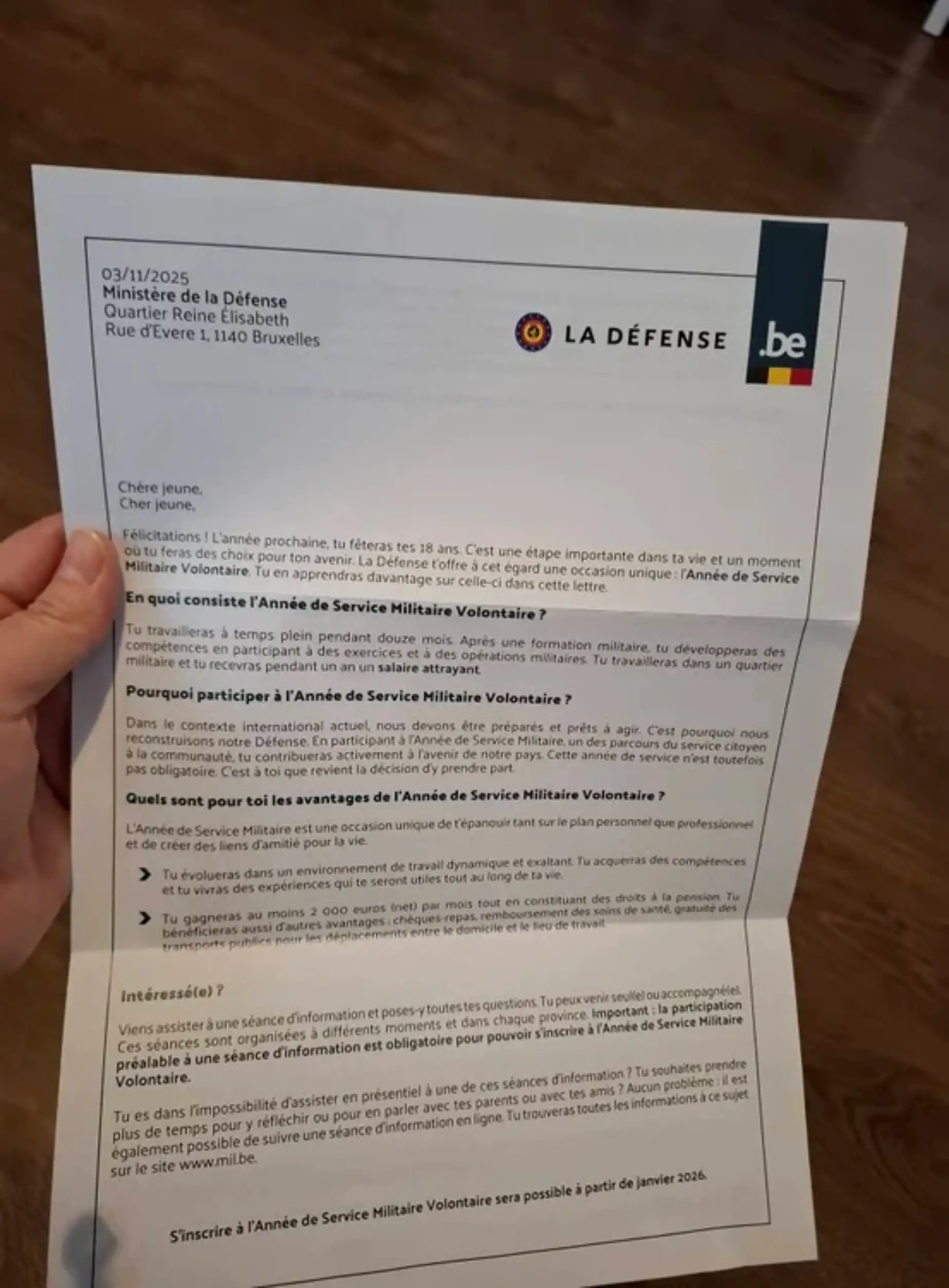 Adolescenții români au primit scrisori de recrutare în armată. Părinții sunt revoltați Nu merg nici voluntar, nici cu arcanu