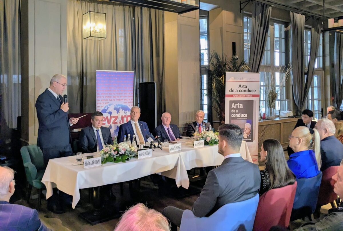 Adrian Năstase a lansat marți, 11 noiembrie, cea mai recentă carte - „Arta de a conduce”. Evenimentul a fost deschis de jurnalistul Dan Andronic, cel care a semnat prefața volumului