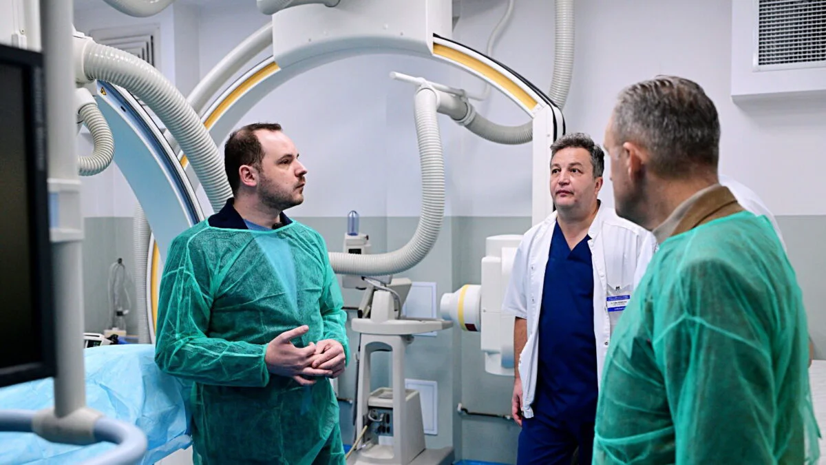 Medicii care scurtează programul pentru a lucra la privat. Rogobete: Fenomenul se reduce, verificările în spitalele publice dau rezultate