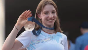 Ana Maria Bărbosu, medaliată olimpică, semnează cu Dinamo, dar pleacă să studieze peste Ocean. A primit o bursă imensă