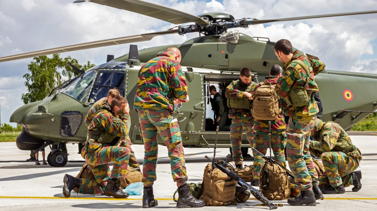 Tinerii de 17 ani vor fi notificați. Belgia a trimis peste 149.000 de cereri de înrolare în armată