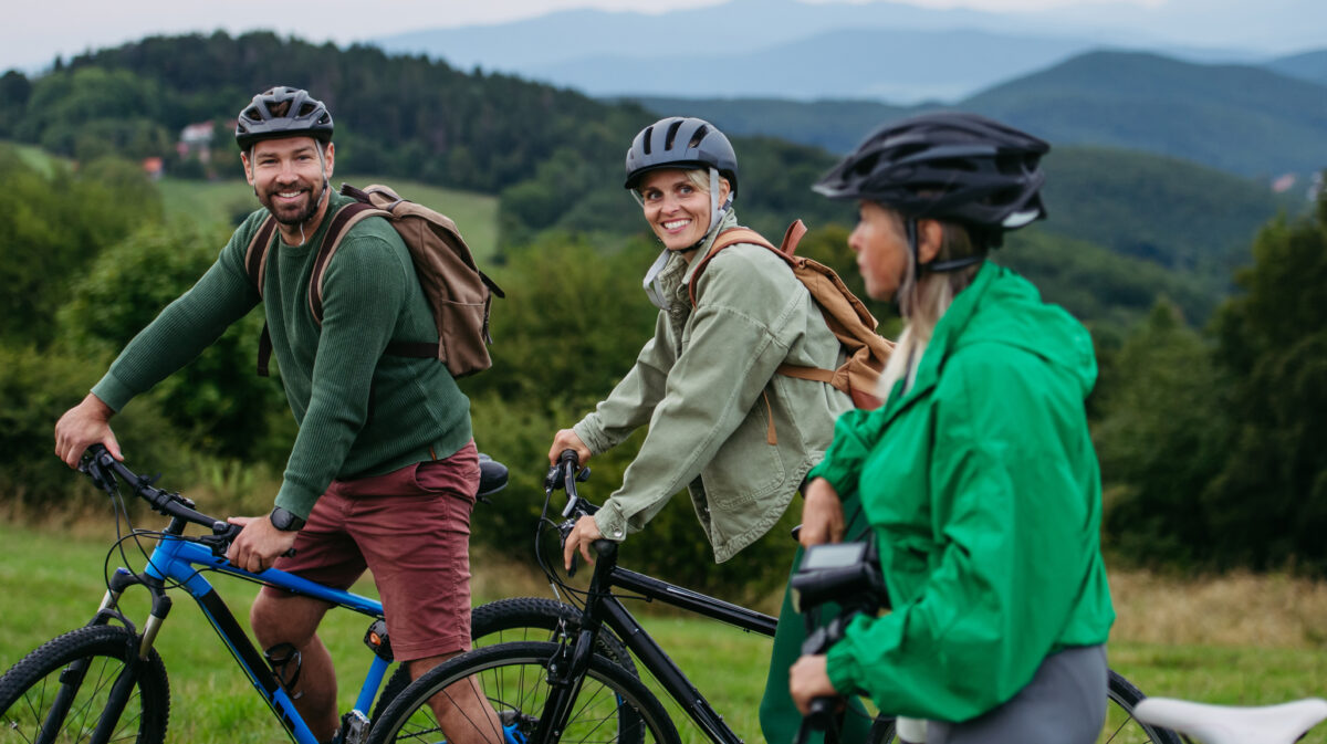 Care sunt beneficiile mersului cu bicicleta. Cât de mult costă să devii biciclist în 2025, fie că preferi clasic sau electric