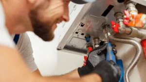 Centralele vechi costă mai mult decât crezi facturi mari și risc de accidente. Iată când și cum trebuie schimbată