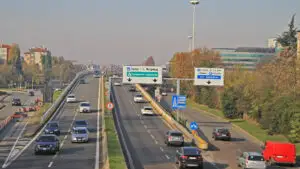 Cresc impozitele pentru toate mașinile în 2026. Câți bani vor plăti românii în noul an. Clarificare pentru cei cu mașini hibride
