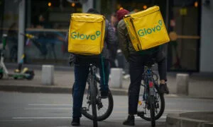 Curieri straini care lucreaza la Glovo