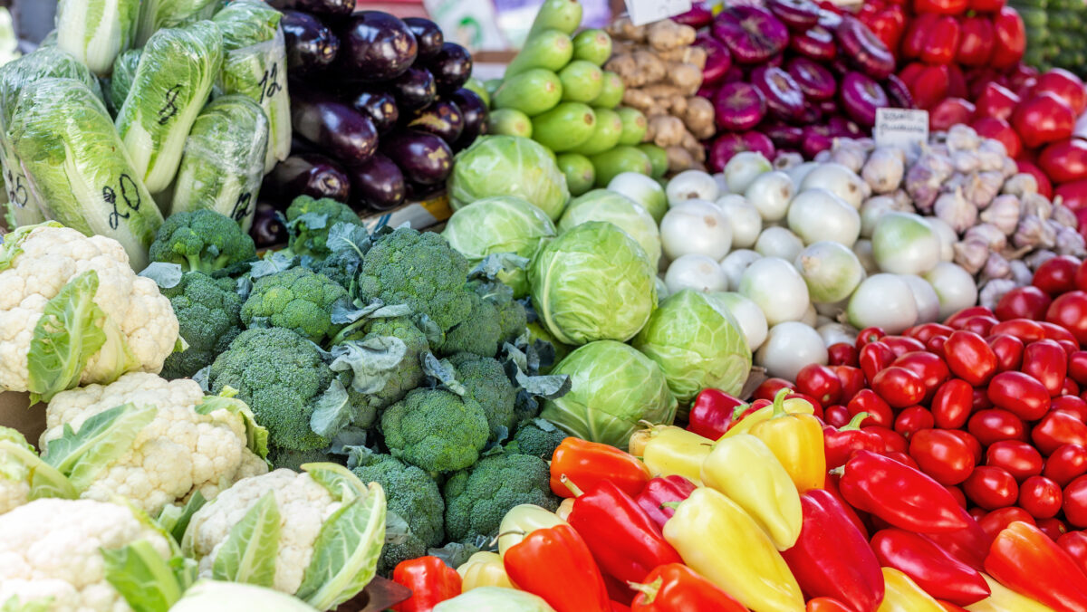 Serele și solariile vor fi impozitate în România. Cât de mult se vor scumpi legumele din 1 ianuarie