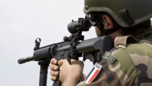 Franța relansează serviciul naţional militar voluntar. Emmanuel Macron Tinerilor noştri le este sete de angajament (VIDEO)