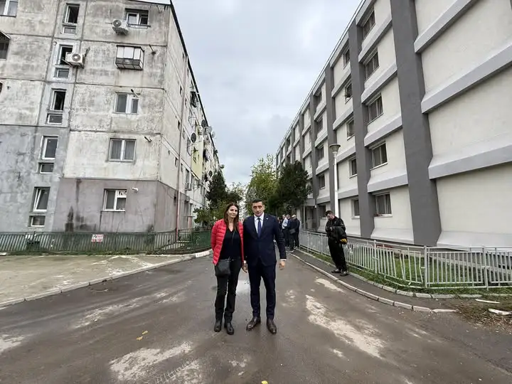 George Simion și Anca Alexandrescu la blocul de „migranți”