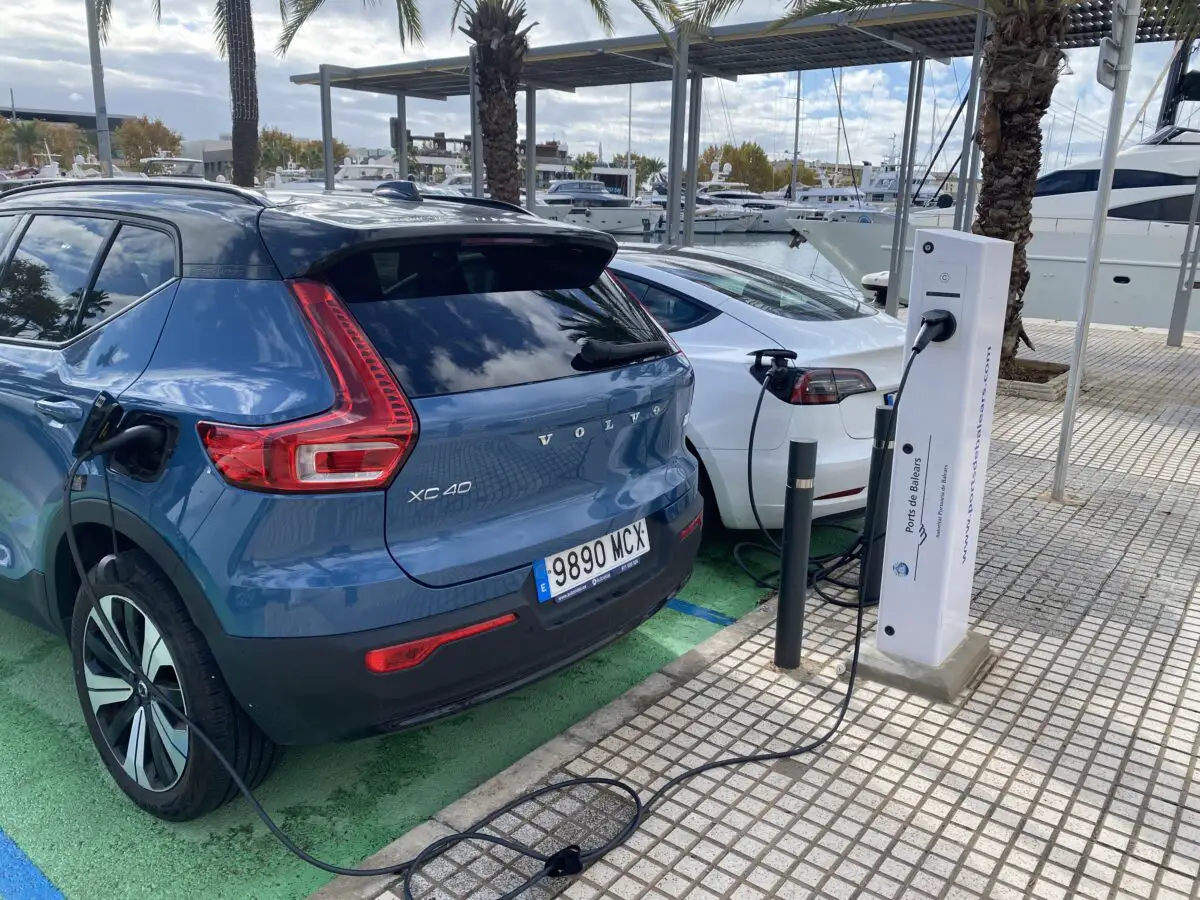 Dedeman și PPC Blue pregătesc una dintre cele mai mari rețele de încărcare pentru mașini electrice din România. Peste 600 de puncte vor fi instalate
