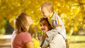 Indemnizația pentru creșterea copilului. Află cum poți depune cererea, ce acte sunt necesare și care sunt situațiile în care dreptul poate fi suspendat