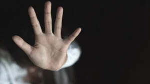 Lege nouă pentru victimele violenței domestice divorț gratuit, sprijin financiar și șanse reale de independență