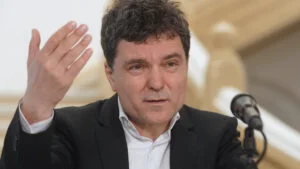 Nicușor Dan România are șanse să ia banii din jalonul PNRR, după ce Guvernul își asumă reforma pensiilor speciale